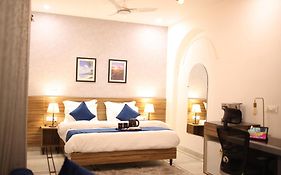 Gallivanto Inn - Rohini